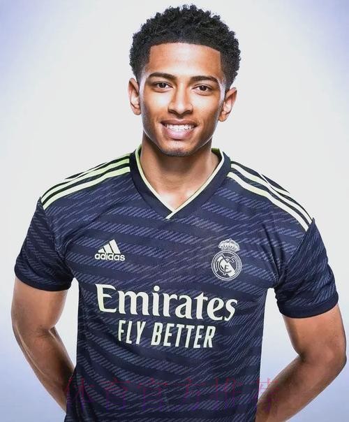 记者：皇马希望在2023年签下多特中场贝林厄姆